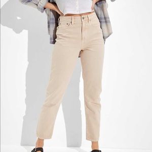 NWT. American Eagle mom straight jeans
